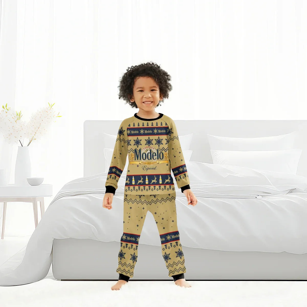 Smiling child wearing Modelo Especial Christmas-themed family pajama set in bright bedroom