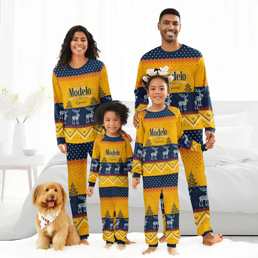 Smiling family in matching Modelo Especial reindeer Christmas pajamas with yellow and navy patterns, indoors